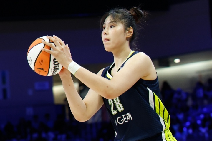 B体育首页-命运如此捉弄！李月汝刚得分生涯新高 下一场就受伤 之后赛季报销